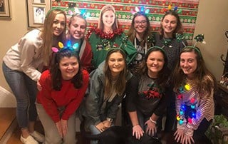 10 Fun Corporate Holiday Party Ideas Employees Will Love